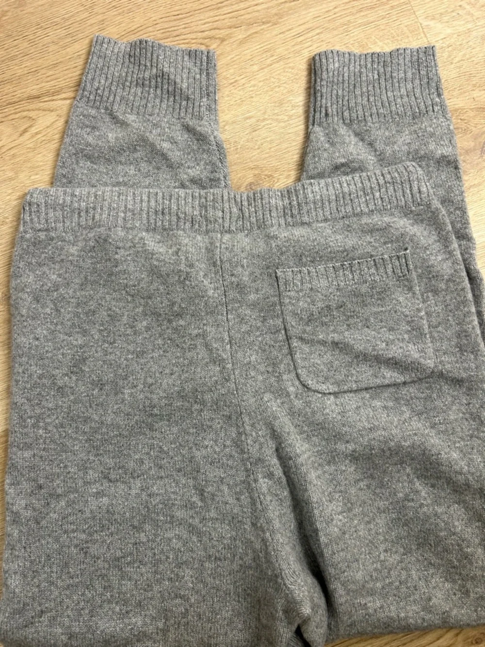 NWT Unsubscribed 100% Cashmere Gray Jogger Sweater Pant Relaxed Fit - Picture 6 of 16